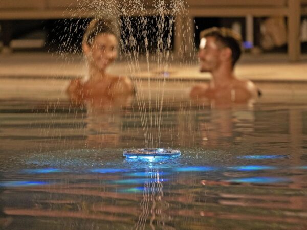 Solar Pool Beleuchtung Floatbright mit Fontäne – Bild 4