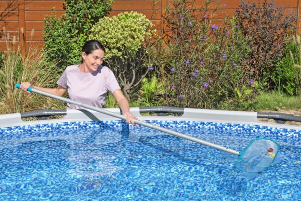 Poolsauger Set AquaSurge kabellos mit Kescher und Bürste – Bild 2